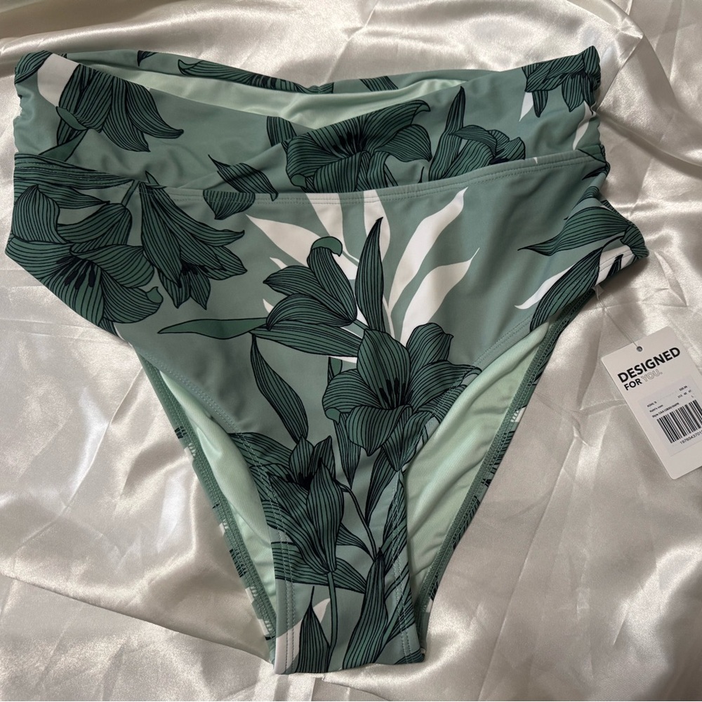 NWT Woman’s Cupshe Bathing Brief (L)